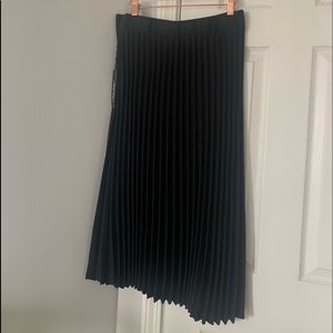 NWT HAUTE MONDE BLACK PLEATED SKIRT